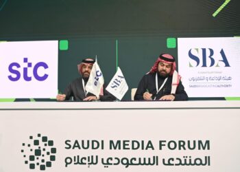 رئيس مجلس إدارة مجموعة stc والرئيس التنفيذي يهنئان القيادة بمناسبة يوم التأسيس